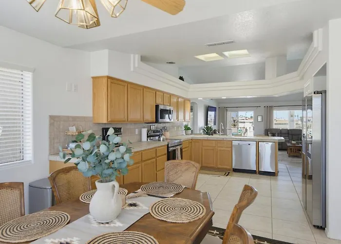 Desert Horizon Retreat Pool, & Desert Views Lake Havasu City