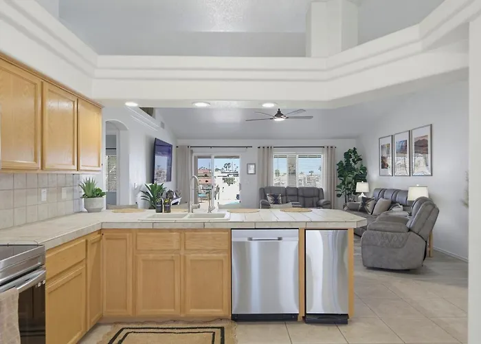 Desert Horizon Retreat Pool, & Desert Views * Lake Havasu City