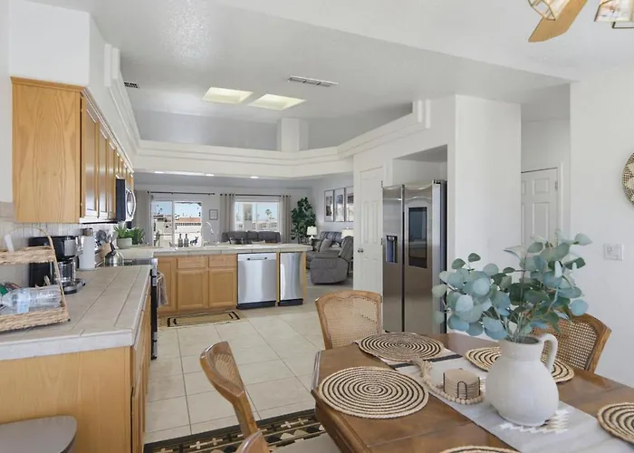 Desert Horizon Retreat Pool, & Desert Views Lake Havasu City
