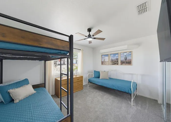 Desert Horizon Retreat Pool, & Desert Views * Lake Havasu City